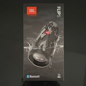 JBL Flip 5 Speaker in Black Camo